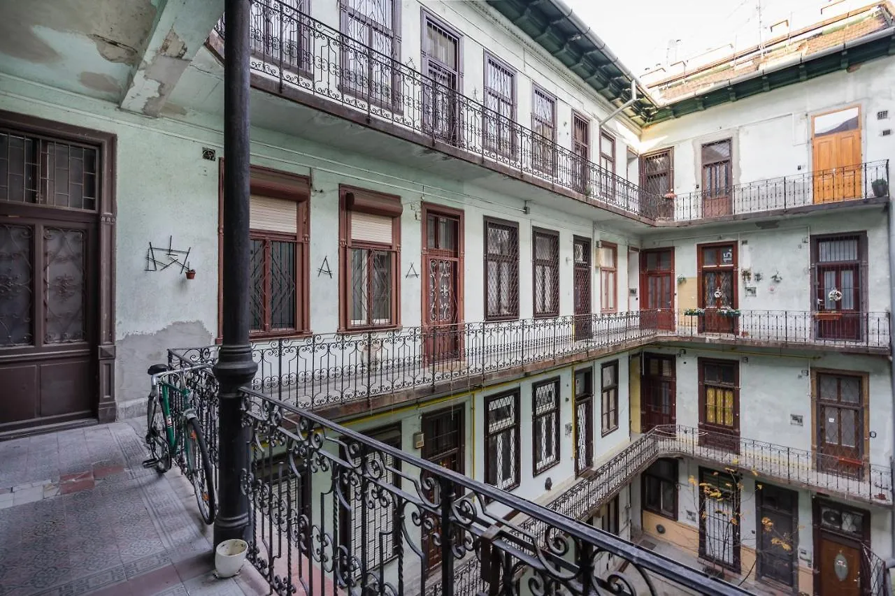 Bpr Robinia Downtown Apartment Budapest Hungary