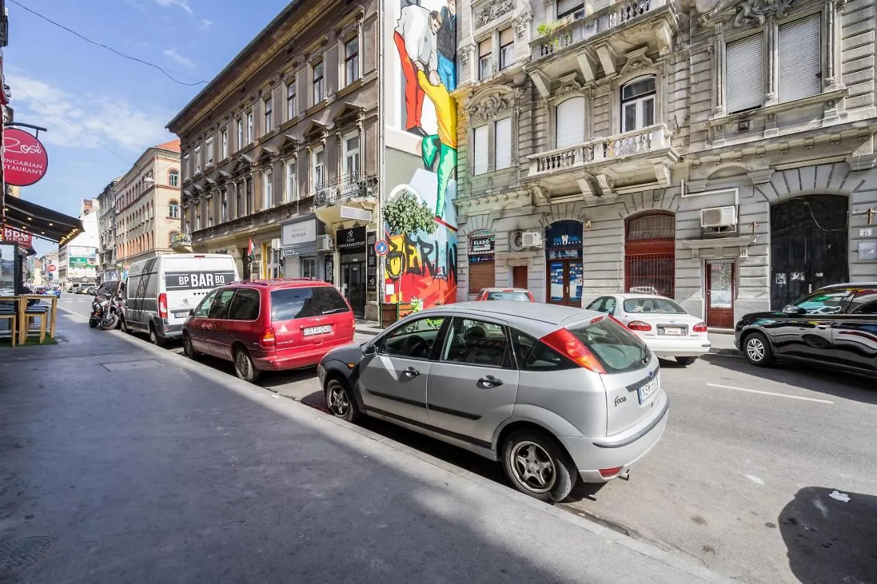 Bpr Robinia Downtown Apartment Budapest Hungary